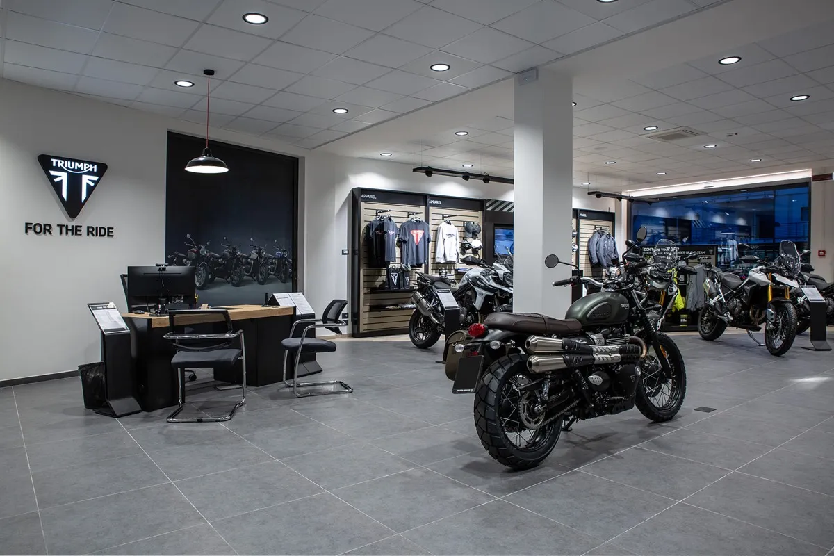 Interno Triumph con l'area accoglienza